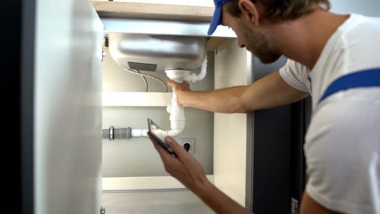 Smart leak detectors